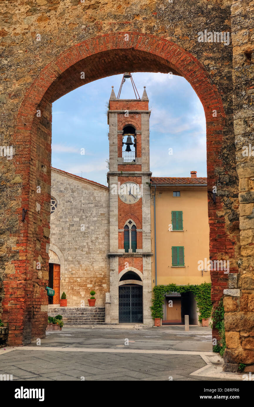 San Quirico d'Orcia, l'église San Francesco, Toscane, Italie Banque D'Images