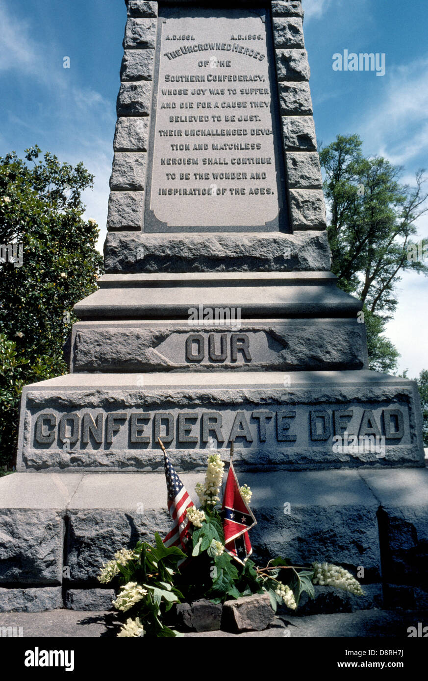 Les soldats confédérés sont honorés par un monument en granit érigé en 1891 dans la région de Lee Square, une guerre civile Memorial Park dans le centre-ville de Pensacola, Floride, USA. Banque D'Images