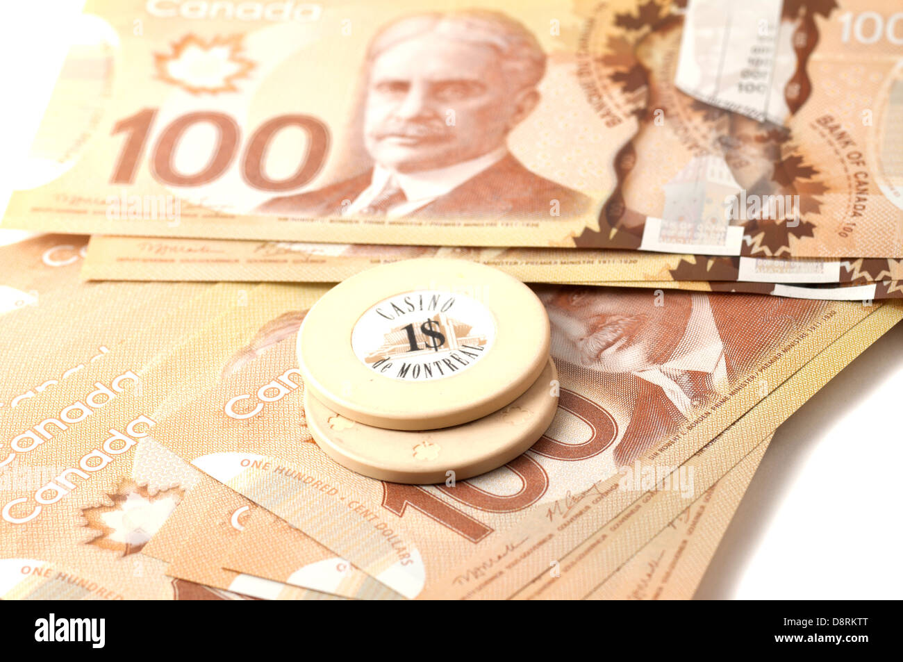 Une série de billets de banque canadiens et une puce Casino de Montréal Banque D'Images