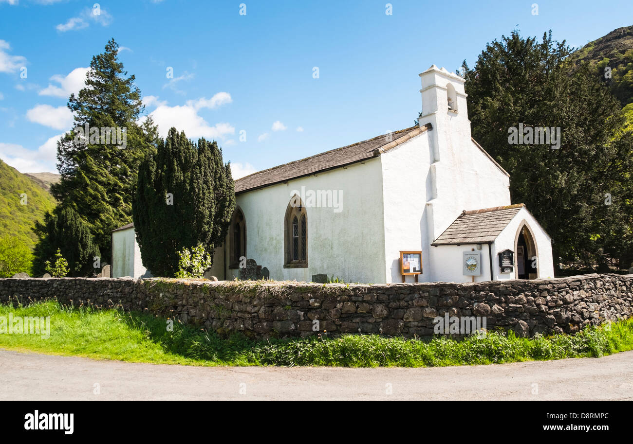 St Andrew's Church à Stonethwaite Borrowdale, dans le Lake District Banque D'Images