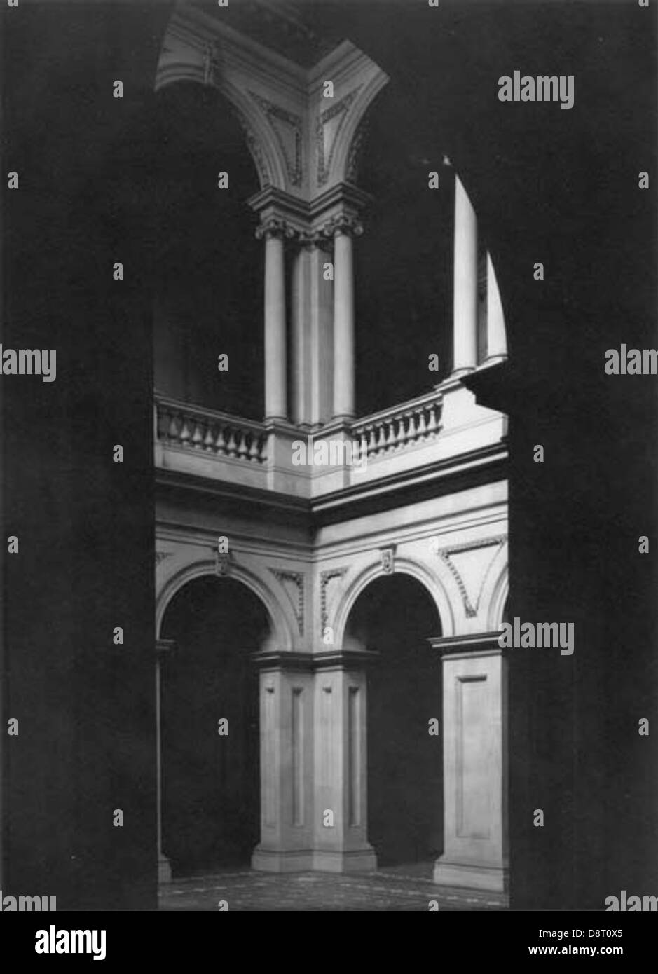 La rotonde de Osgoode Hall à Toronto est représentée sur cette photographie historique. Osgoode Hall est un bâtiment emblématique abritant le Barreau de l’Ontario et fait partie intégrante de l’histoire juridique canadienne. Banque D'Images
