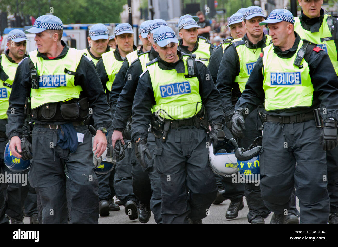 Les membres de l'UAF d'être arrêté après une Unite against Fascism manifestation de protestation contre le BNP rassemblement dans Westminster. L'un Banque D'Images