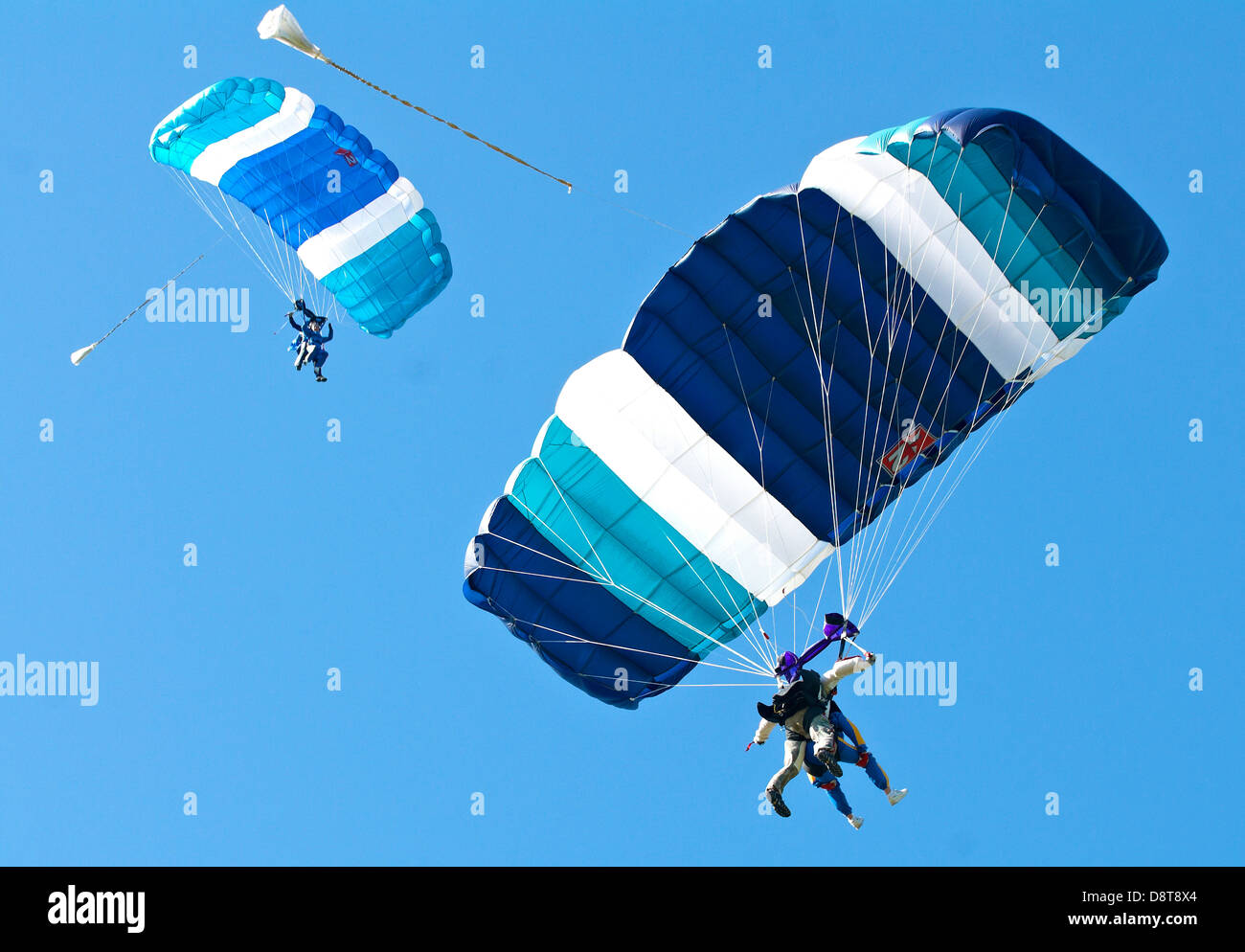 Le ciel de plongée Parachute jumpers Banque D'Images