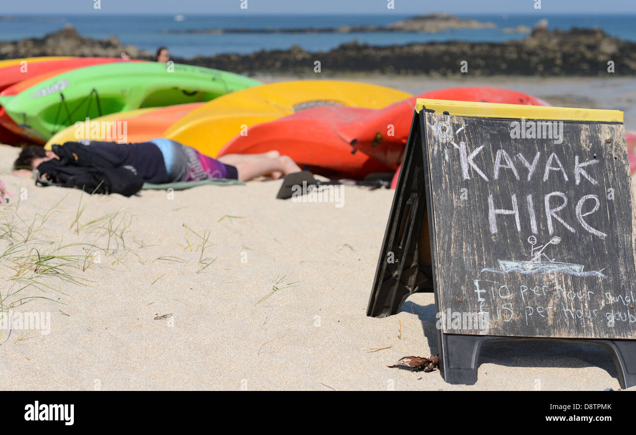 Location de kayaks sur Herm, Channel Islands, GB Banque D'Images