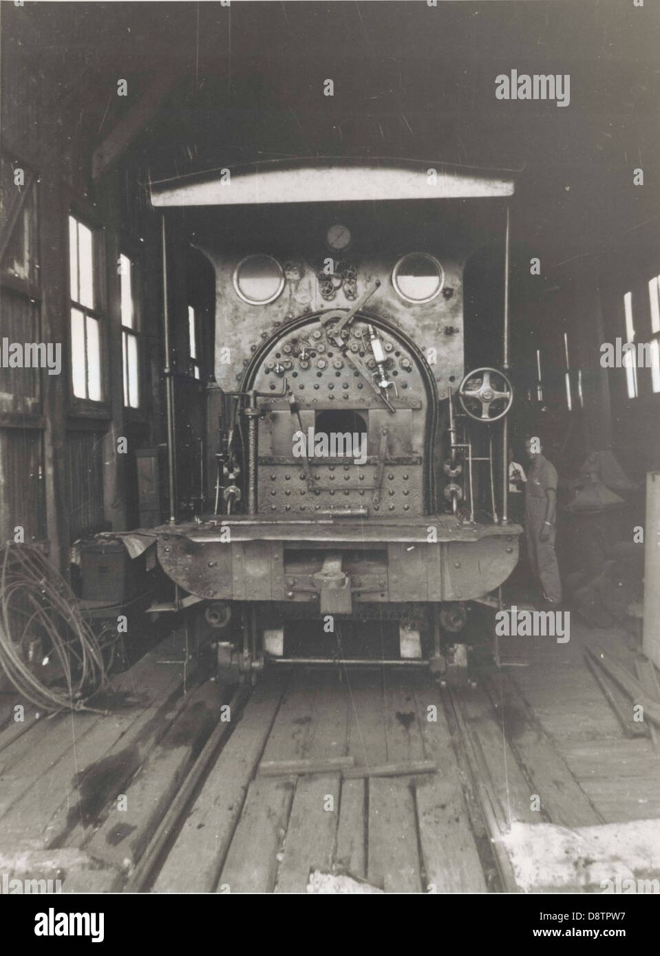 Cette image montre la locomotive de classe E17, maintenant logée dans le hangar à marchandises de Petersham, en Nouvelle-Galles du Sud, dans le cadre de la collection du Railway transport Museum, présentant les premières techniques ferroviaires en Australie. Banque D'Images
