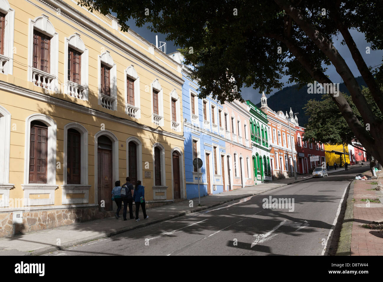Façades colorées sur la Calle 7 dans le quartier de La Candelaria, Bogota, Colombie Banque D'Images