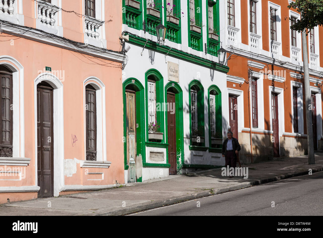 Façades colorées sur la Calle 7 dans le quartier de La Candelaria, Bogota, Colombie Banque D'Images