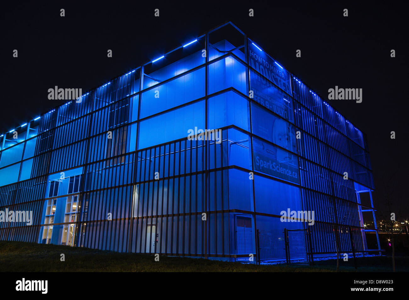 Science Centre, éclairage à LED, Calgary, Alberta, Canada, nuit, Abstrait, Architecture, éclat, beauté, moderne, smart Banque D'Images