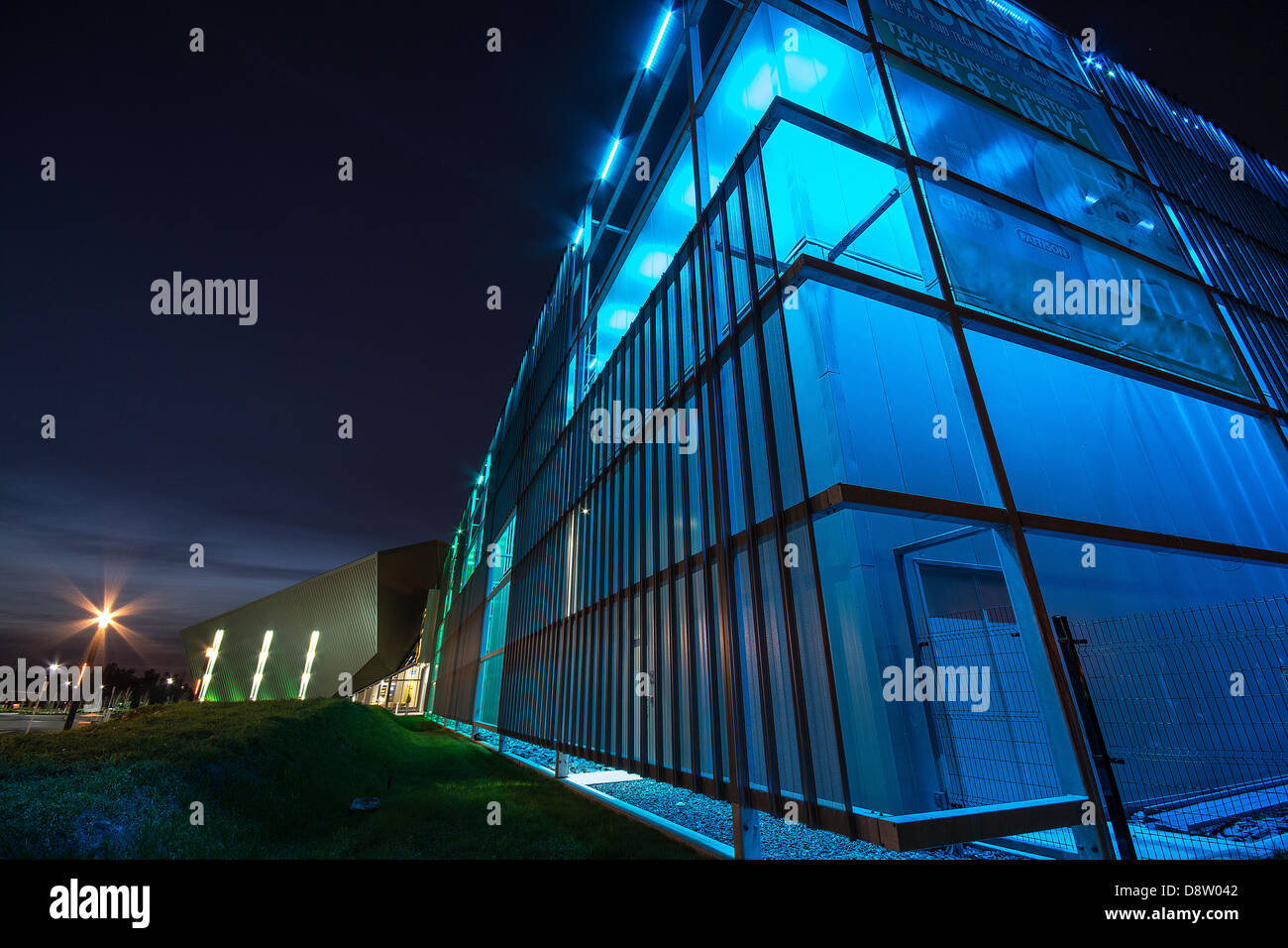 Science Centre, éclairage à LED, Calgary, Alberta, Canada, nuit, Abstrait, Architecture, éclat, beauté, moderne, smart Banque D'Images