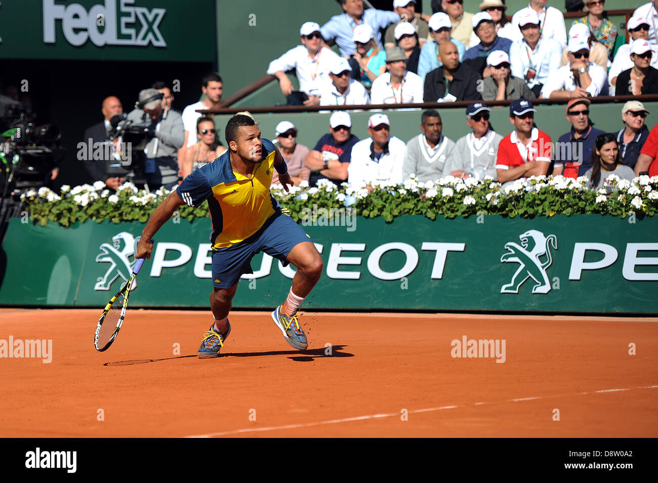 Paris, France. 4 juin 2013. Soyez de la France en action pendant le match entre Jo-Wilfried Tsonga de la France et de la Suisse de Roger Federer en quarts de finale de l'Open de France de Roland Garros. Credit : Action Plus Sport Images/Alamy Live News Banque D'Images