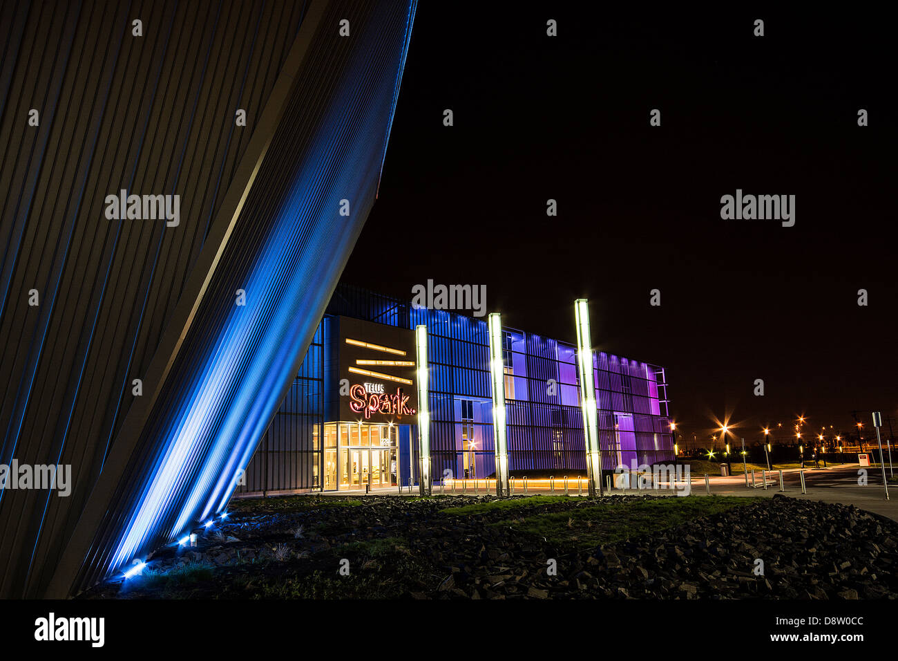 Science Centre, éclairage à LED, Calgary, Alberta, Canada, nuit, Abstrait, Architecture, éclat, beauté, moderne, smart Banque D'Images