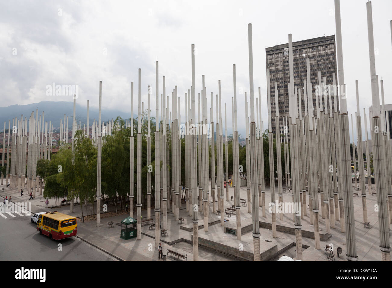 Bosque Columnas, Installation, Plaza Cisneros, Plaza de la Luz, Medellin, Colombie Banque D'Images