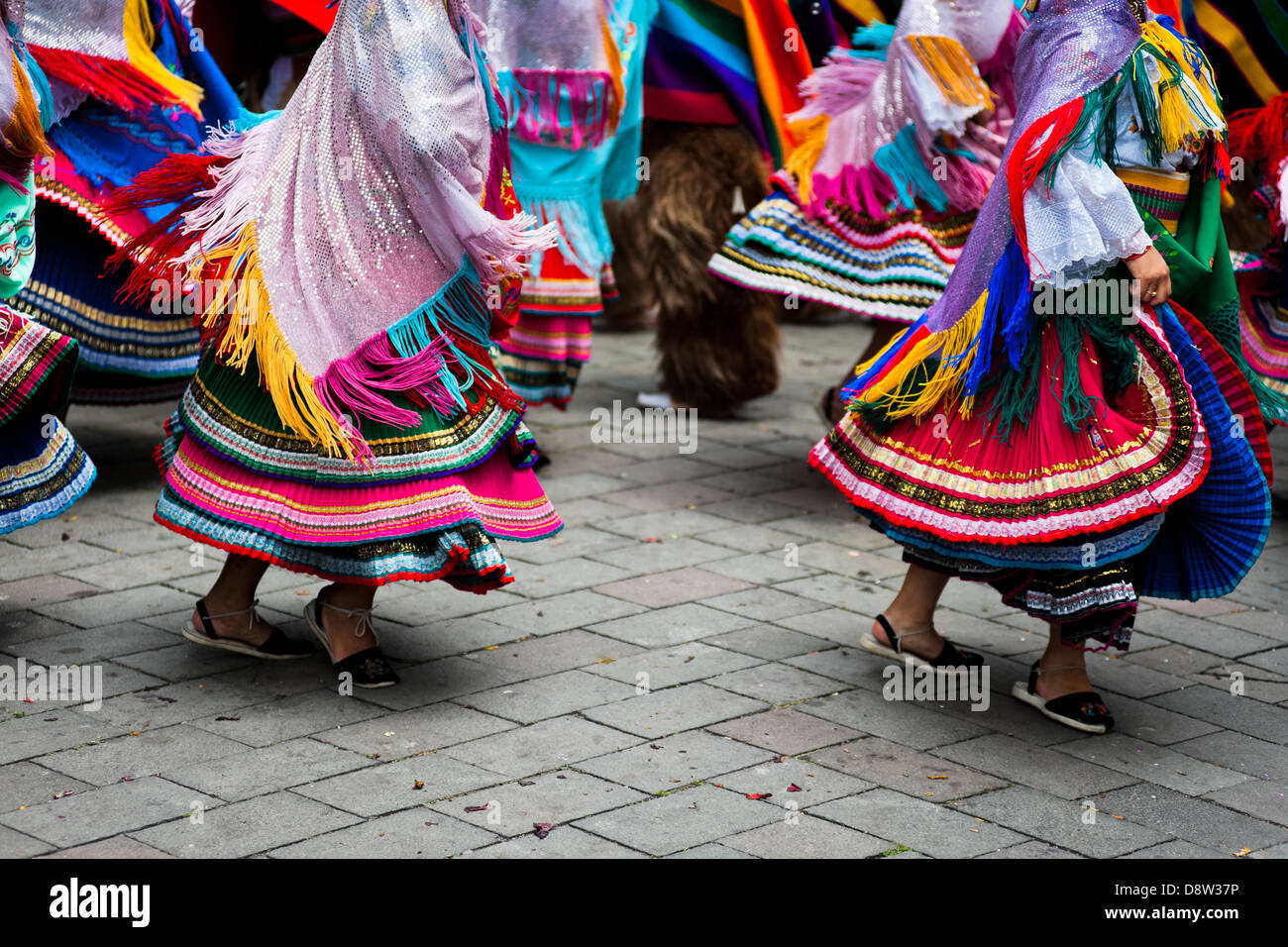 Femme de danseurs (danzantes) effectuer dans le défilé religieux dans le Corpus Christi festival à Pujilí, de l'Équateur. Banque D'Images