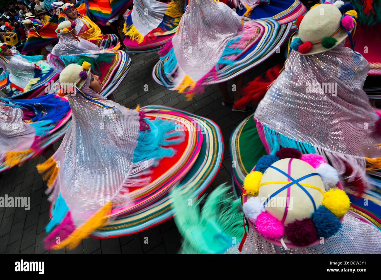Femme de danseurs (danzantes) effectuer dans le défilé religieux dans le Corpus Christi festival à Pujilí, de l'Équateur. Banque D'Images