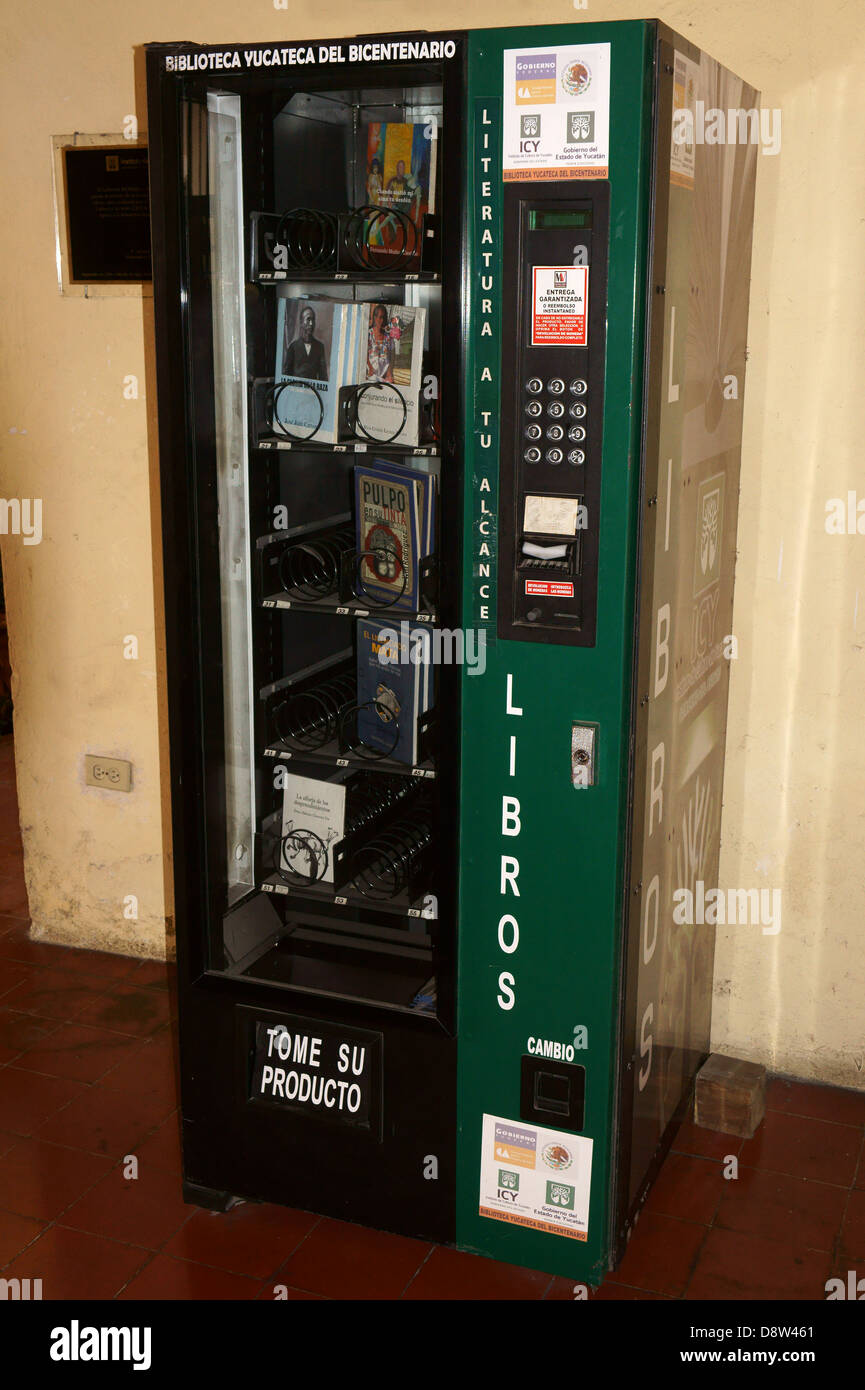 Libre-service automatisés de distribution du livre distributeur automatique à Merida, Yucatan, Mexique Banque D'Images