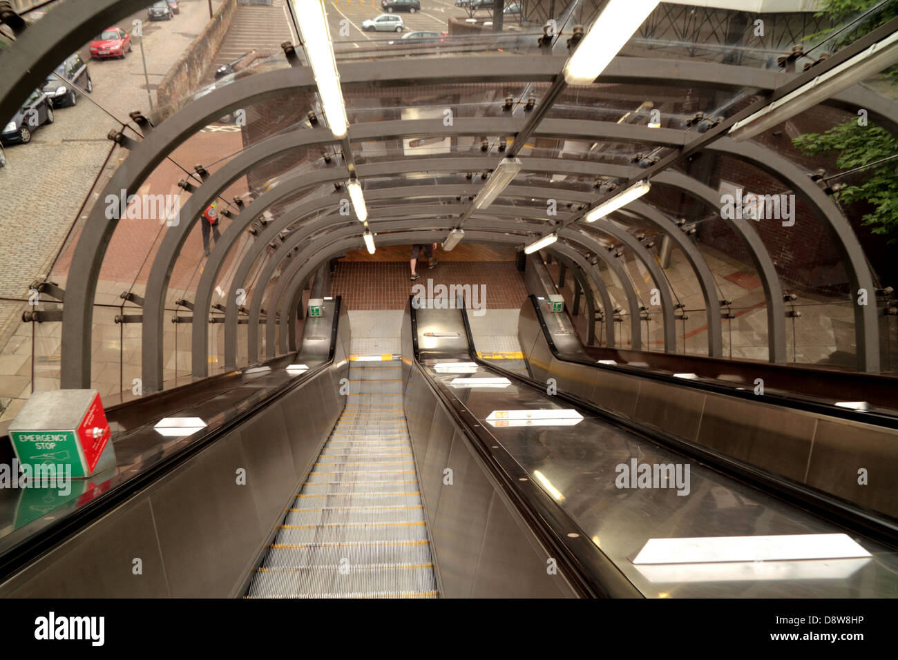 Escaliers escalier roulant à la baisse, Queen Street, Glasgow, Scotland, UK Banque D'Images