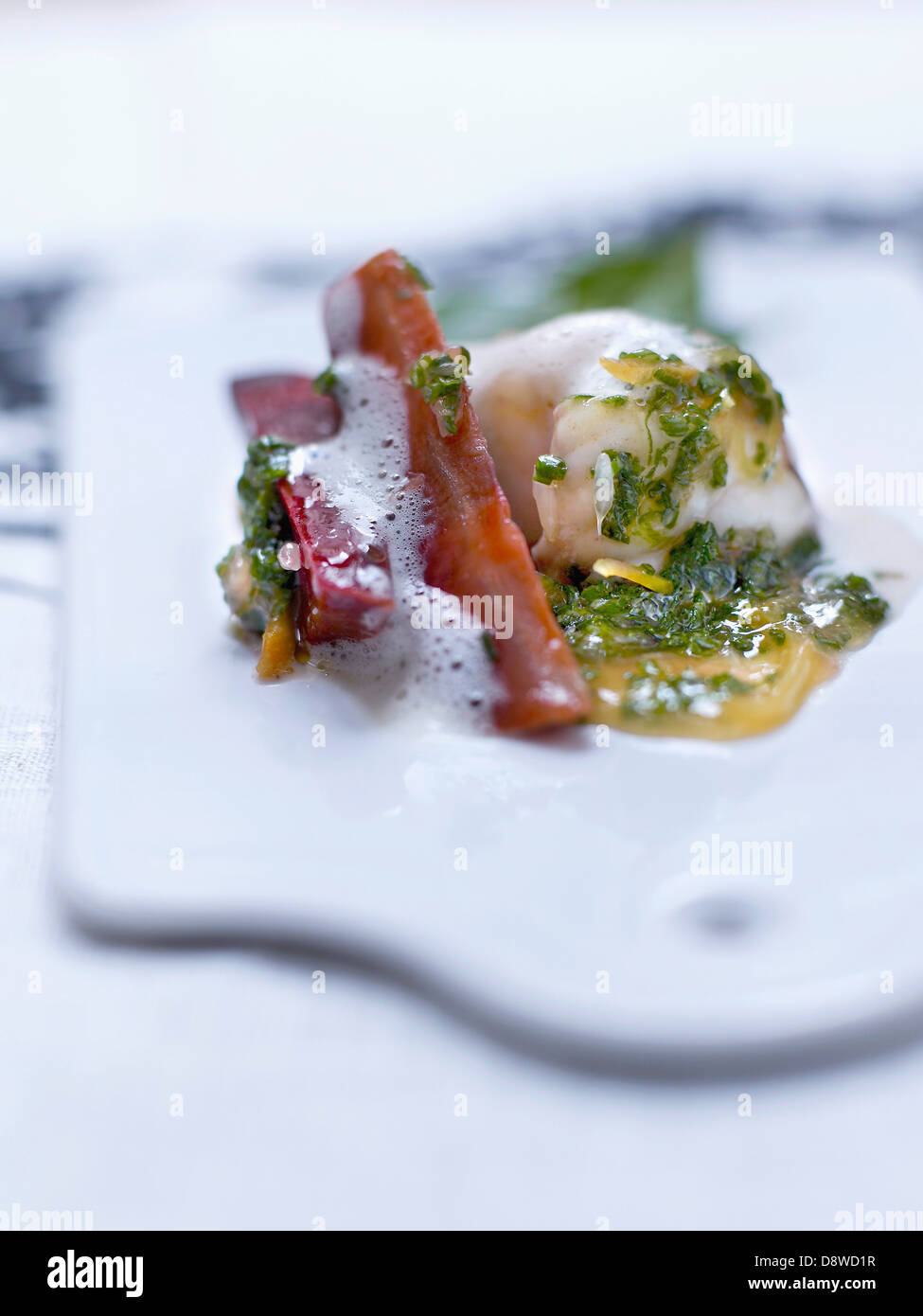 Lotte grillée sauce vierge au pamplemousse Banque D'Images