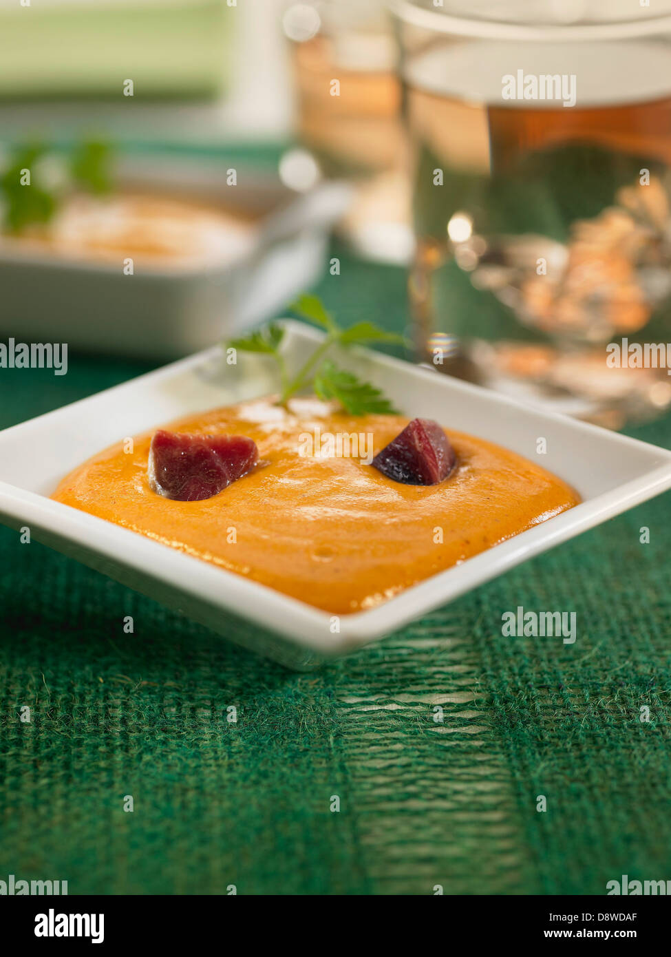 Salmorejo de tomate avec du jambon Serrano Banque D'Images