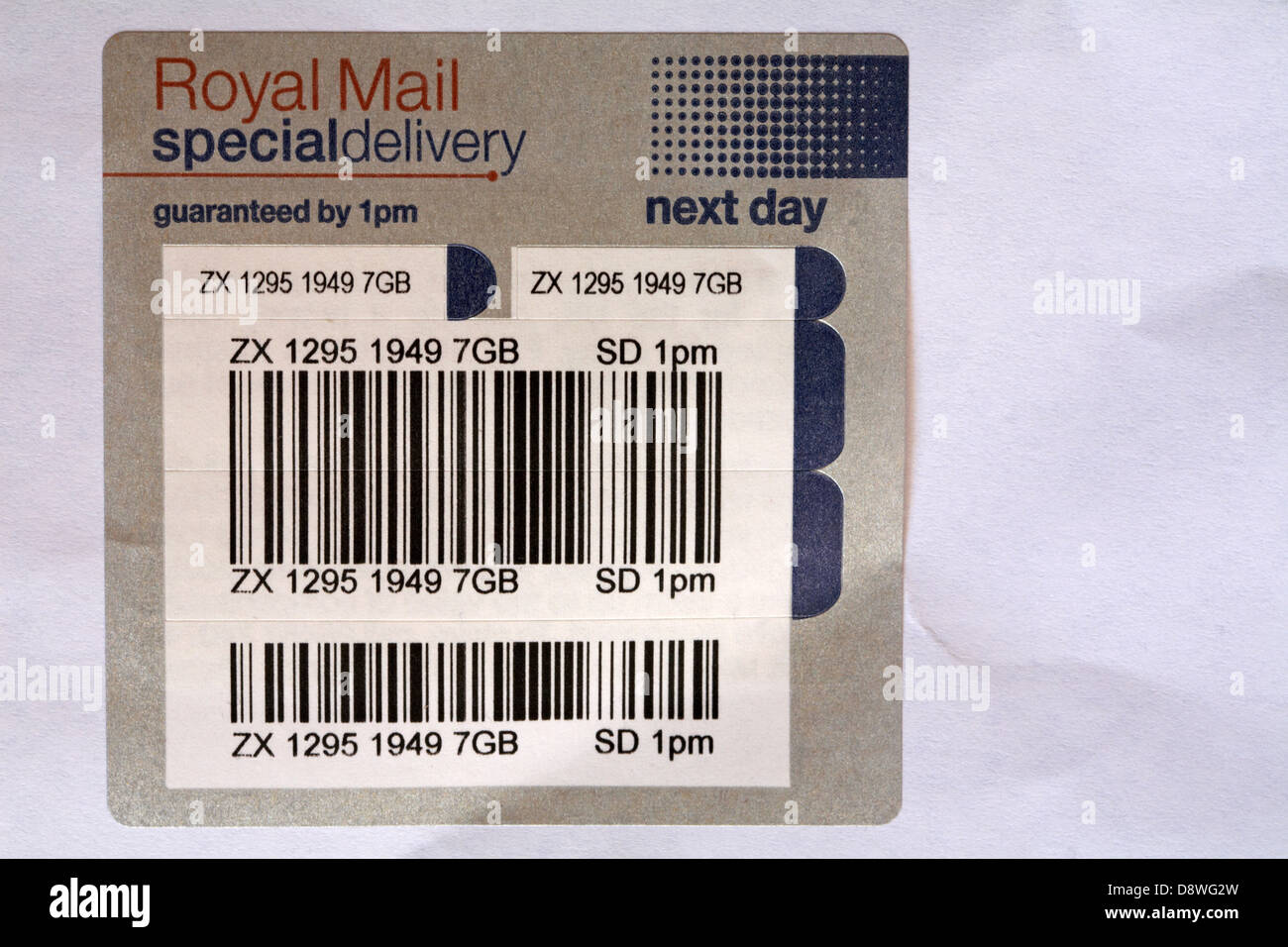 Autocollant de livraison spéciale Royal Mail sur enveloppe blanche Banque D'Images