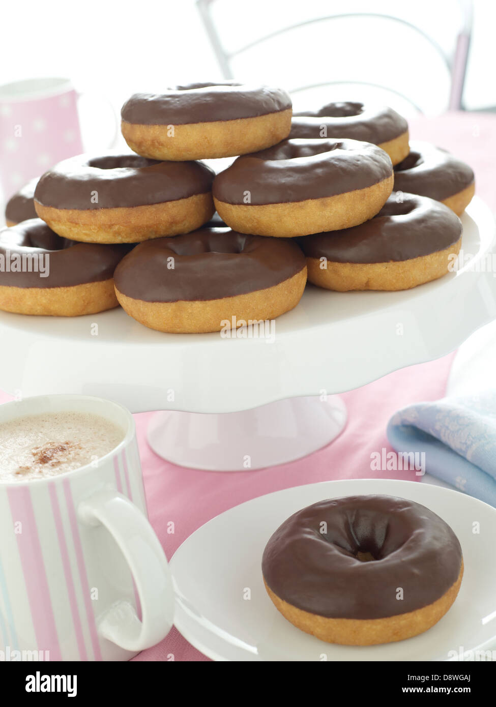 Beignets donuts anneau boisson chaude Banque D'Images