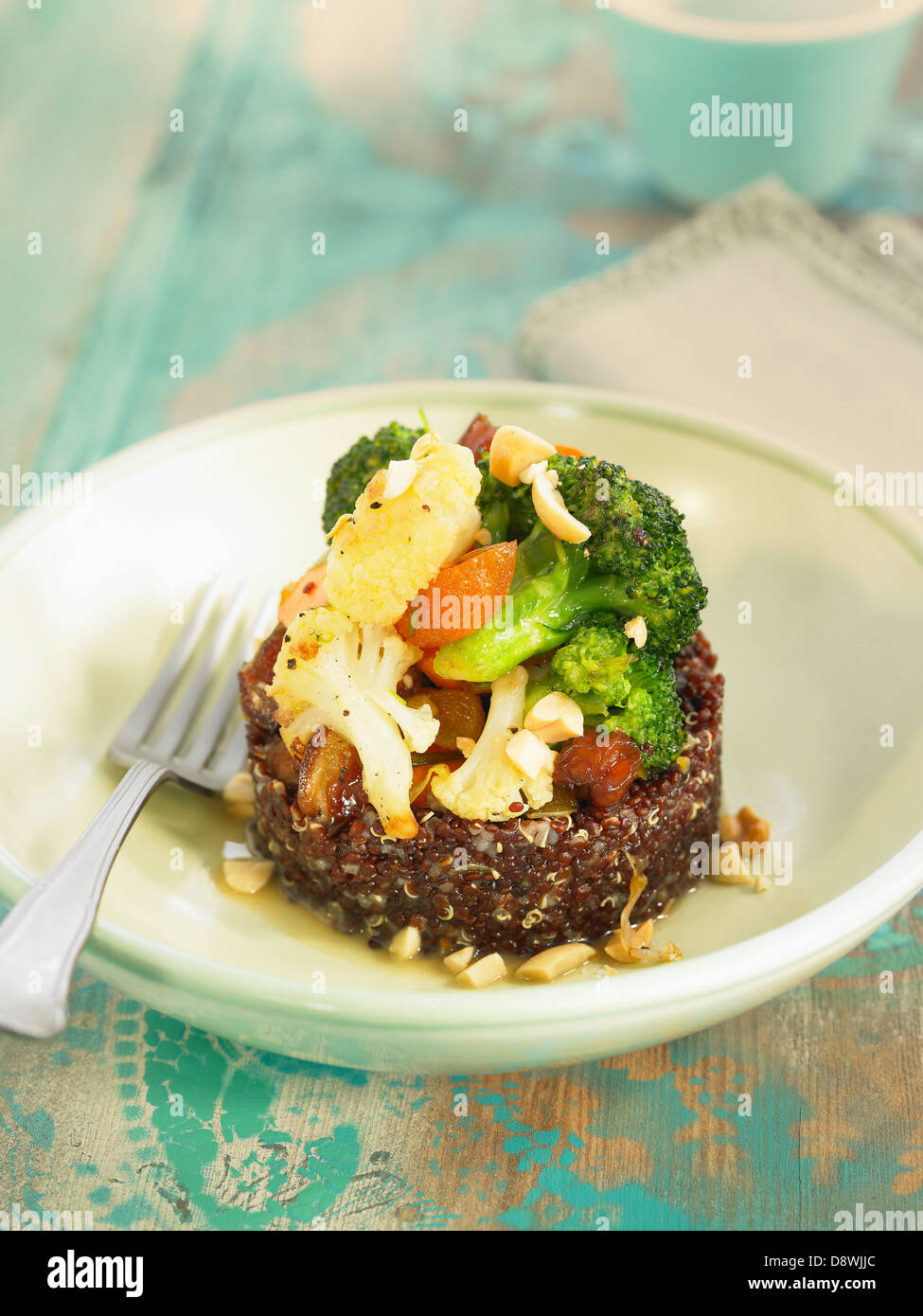 Le quinoa brocoli,chou-fleur et amandes Timbale, Banque D'Images