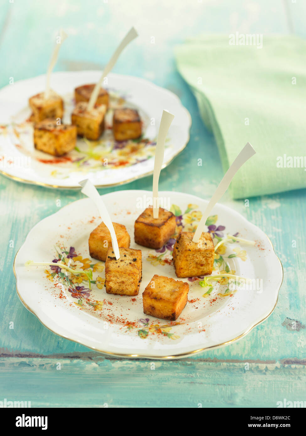 Le Tofu avec de l'anis et de piment bouchées apéritifs Banque D'Images