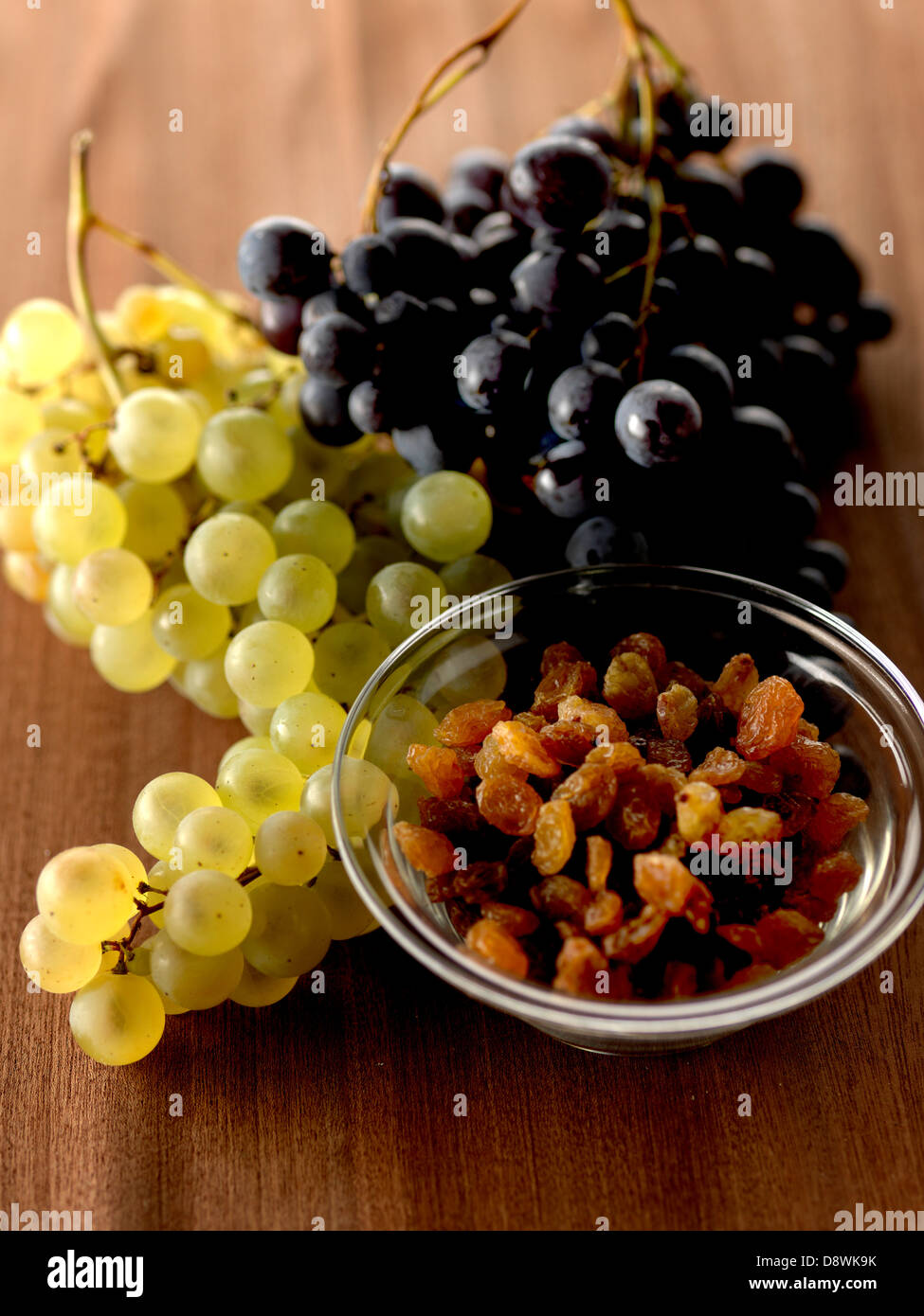 Les raisins frais et secs Banque D'Images