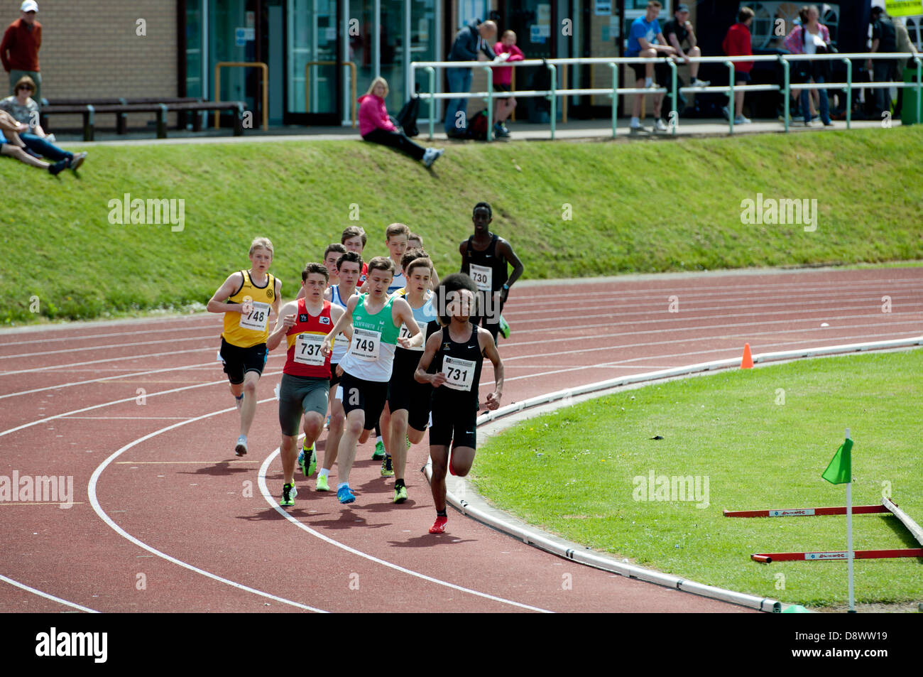 L'athlétisme, les adolescents milieu course de fond. Banque D'Images