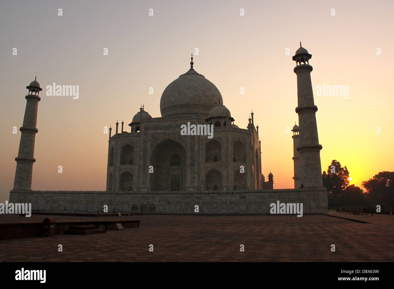 Lever du soleil sur le Taj Mahal, site du patrimoine mondial de l'Agra, Uttar Pradesh, Inde Banque D'Images