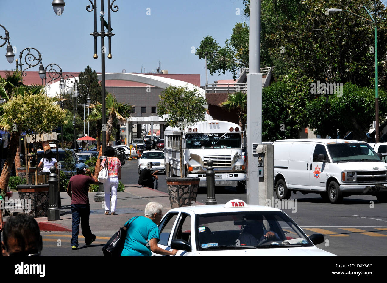 Nogales, Sonora, Mexique, les frontières le Port d'entrée DeConcini station d'inspection des douanes à Nogales, Arizona, USA. Banque D'Images