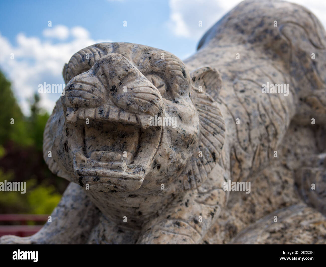 Statue de tigre en pierre jardin chinois à Edmonton Banque D'Images