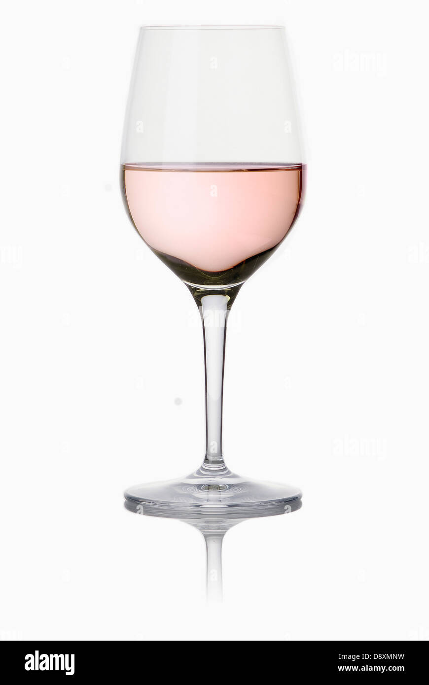 Verre a pied de vin rosé Photo Stock - Alamy