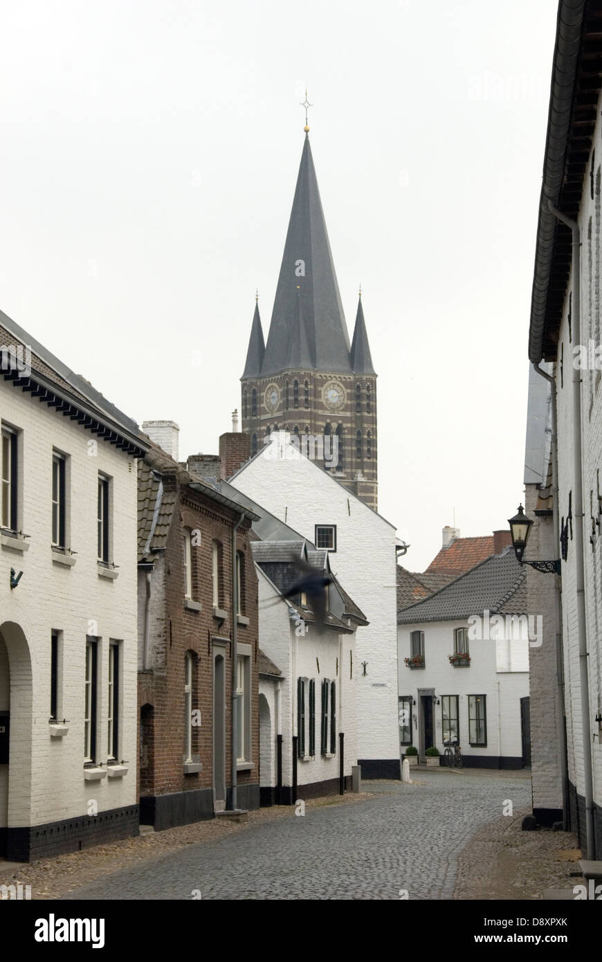 Aux Pays-Bas. Le sud du Limbourg ; THORN ; AKKERWAL OFABBEY TOUR ; AU BOUT DE LA RUE DE L'ÉGLISE Banque D'Images