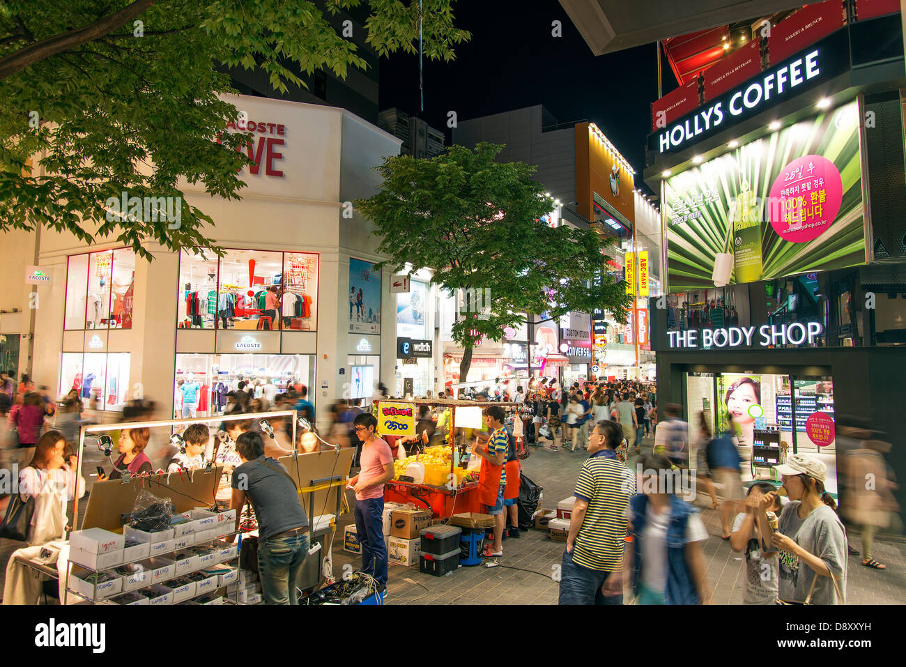 Myeongdong street seoul korea Banque de photographies et d’images à ...