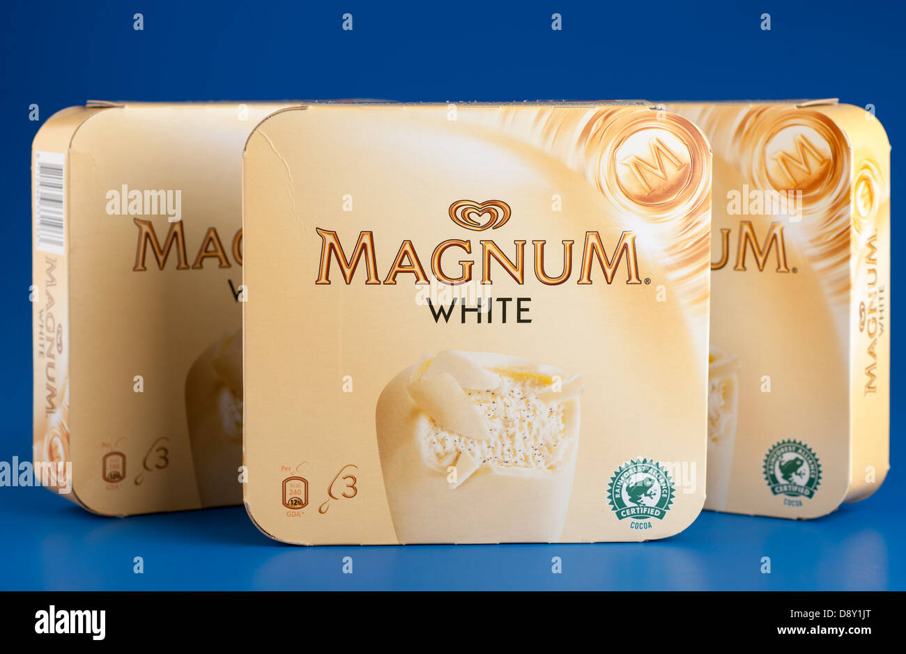 Trois boîtes de trois pack Magnum blanc icecream lollies choc ices Banque D'Images
