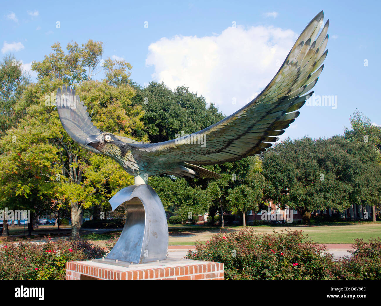 Plus grand Seahawk sculpture à l'Université de Caroline du Nord à Wilmington Banque D'Images