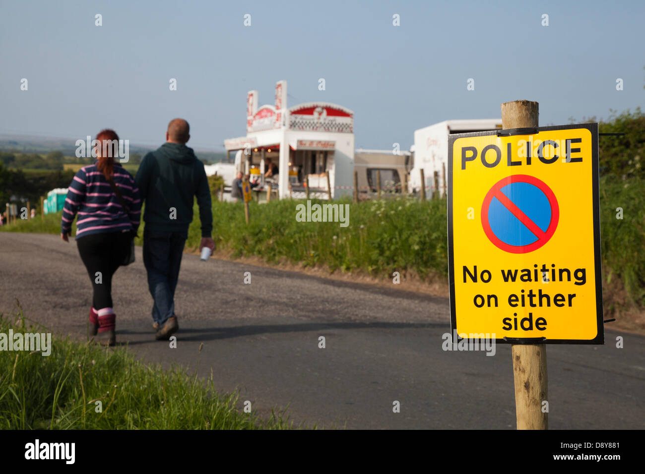 Panneau de stationnement restreint à la foire hippique Appleby à Cumbria. La foire est un rassemblement annuel de gitans et de voyageurs qui a lieu la première semaine de juin, et a eu lieu depuis le règne de James II, qui a accordé une charte royale en 1685 permettant une foire équestre 'près de la rivière Eden'. Banque D'Images