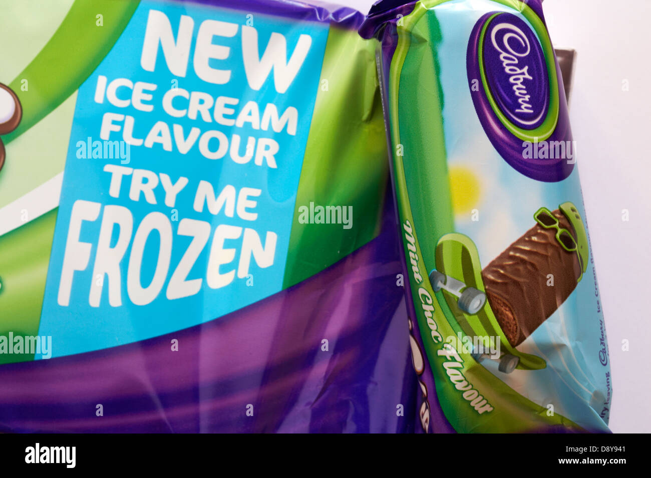 Pack de 6 menthe Cadbury emballés individuellement choc mini Saveur Saveur de crème glacée nouveau rouleaux essayer moi frozen Banque D'Images