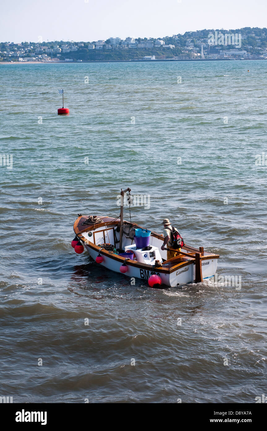 Bateau de pêche BM 136 quitte le port de Paignton, bateaux de pêche quitte le port de Paignton, voile, pêche, mer, bateau, chalutier, petite, oce Banque D'Images