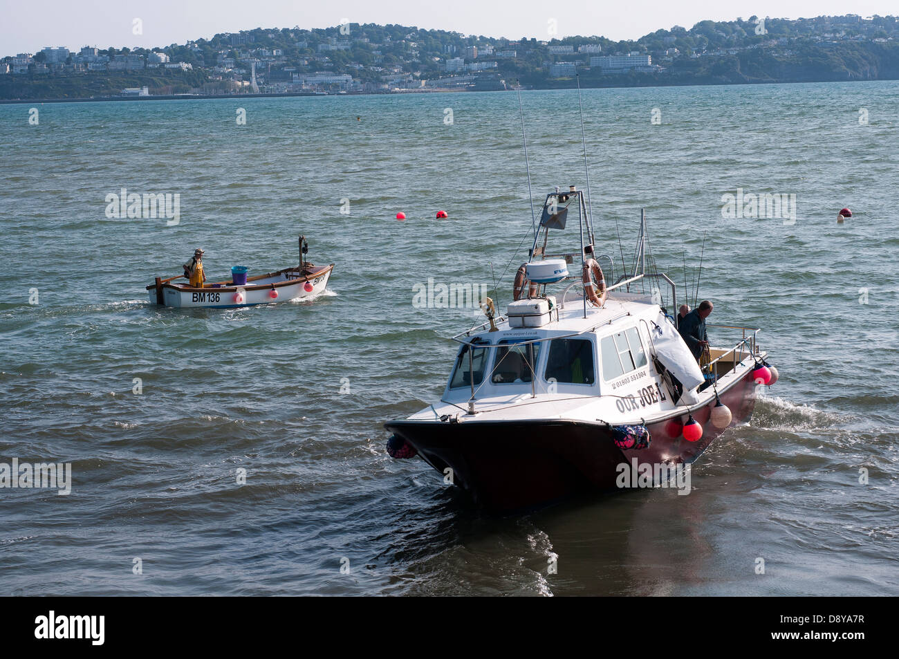 Notre bateau de pêche joel quitte le port de Paignton, bateaux de pêche quitte le port de Paignton, voile, pêche, mer, bateau, chalutier, petite, o Banque D'Images