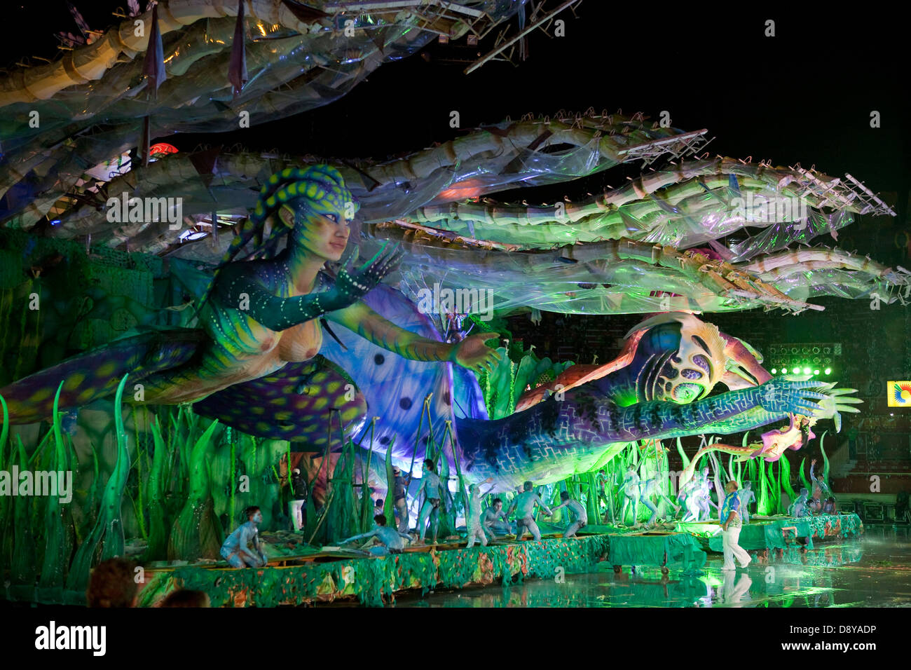 Boi-Bumbá Festival. Caprichoso team, une flotte conçu avec des éléments et des personnages fantasy des profondeurs de l'Amazone Banque D'Images