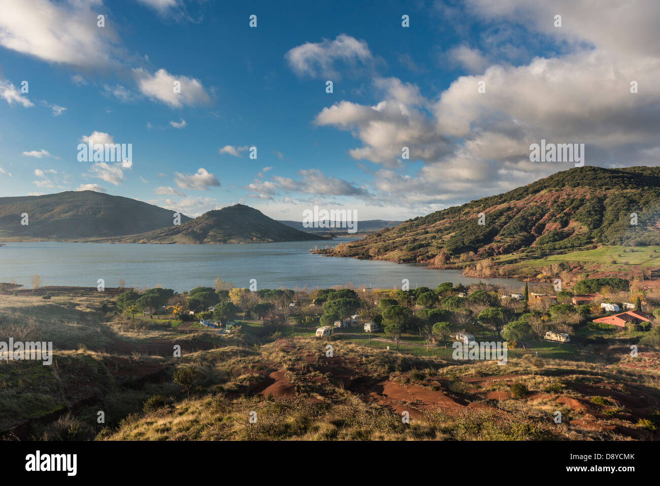 Le Lac du Salagou, Hérault, Languedoc-Roussillon, France Banque D'Images