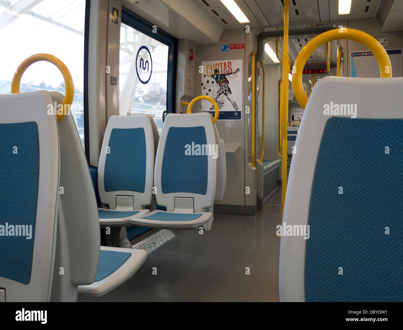 Transport Métro vide, Porto, Portugal Banque D'Images
