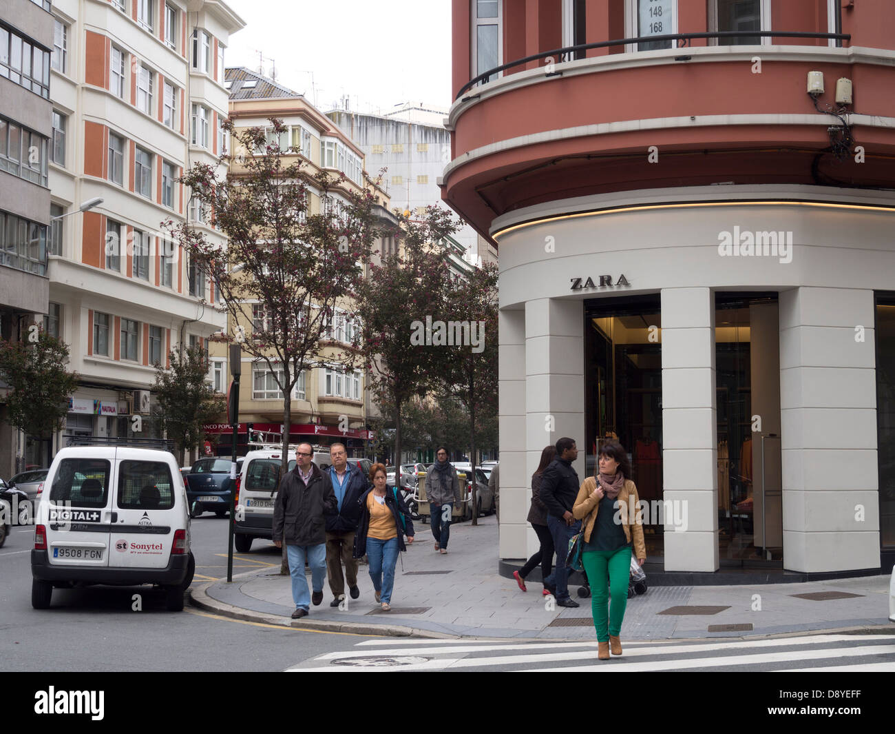 Bâtiment où la première boutique Zara dans le monde a ouvert ses portes en  1975, à La Corogne, Galice, Espagne, Europe Photo Stock - Alamy