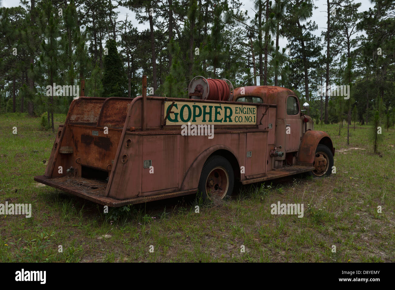 Un camion de pompiers garé sur le bord du Marion County, Floride USA Banque D'Images