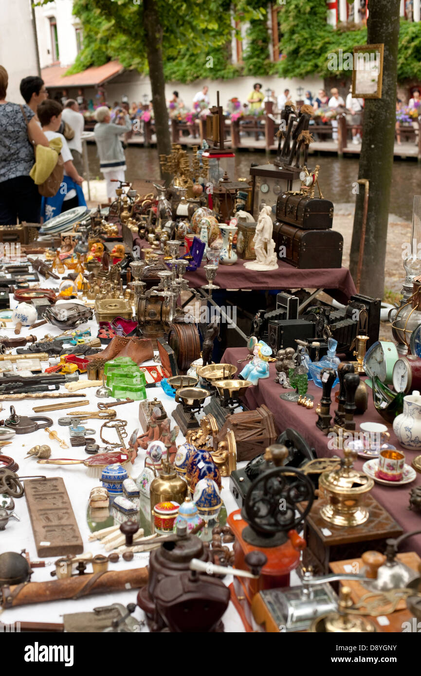 Marché d'antiquités de la vieille rue de Brugge Belgique Europe Banque D'Images