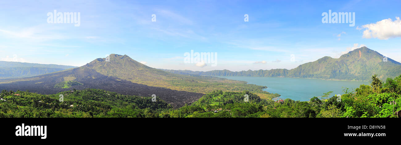 Vue panoramique de Batur volcano dans le Sunshine Day Banque D'Images