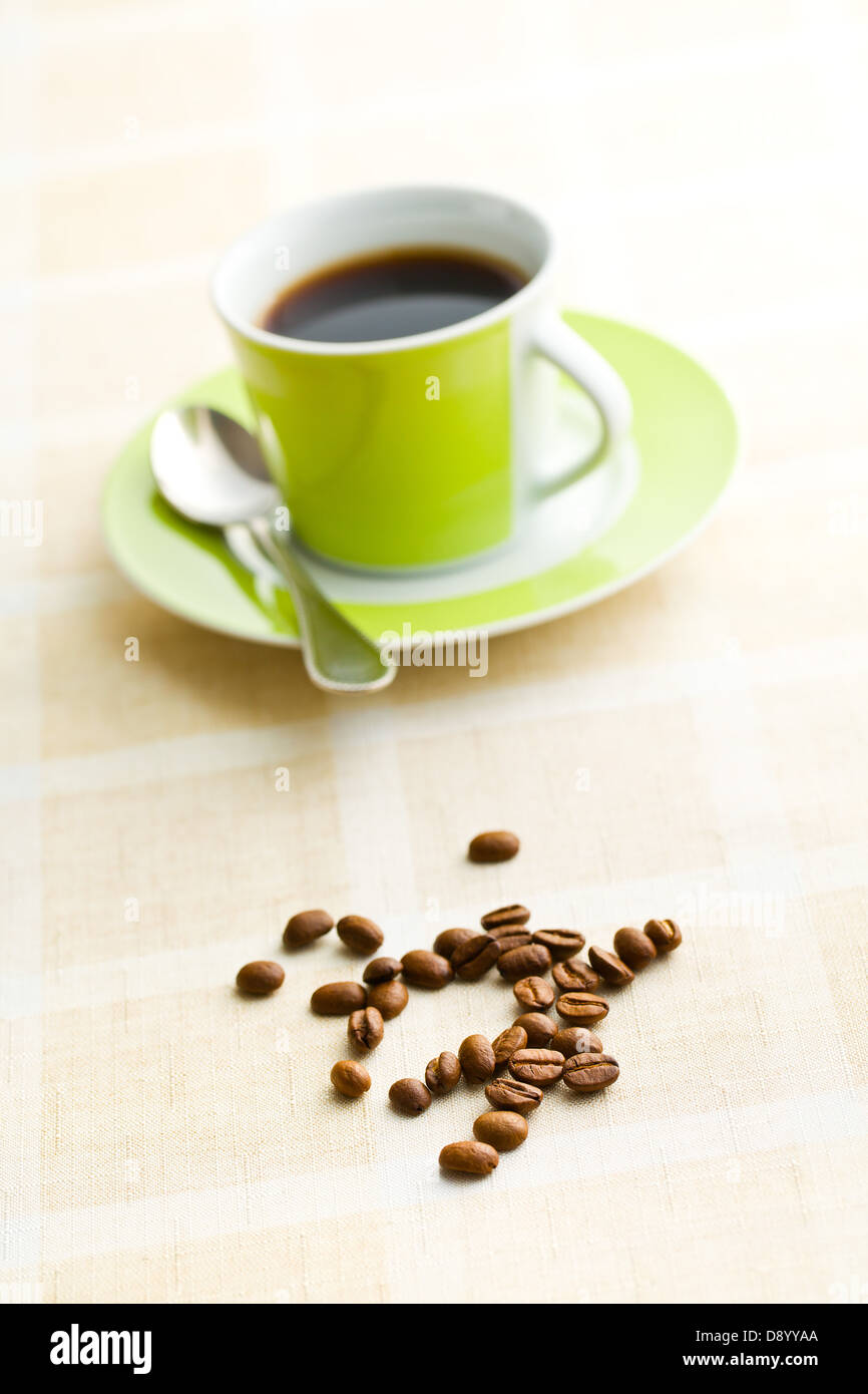 Les grains de café rétro sur tabelcloth Banque D'Images