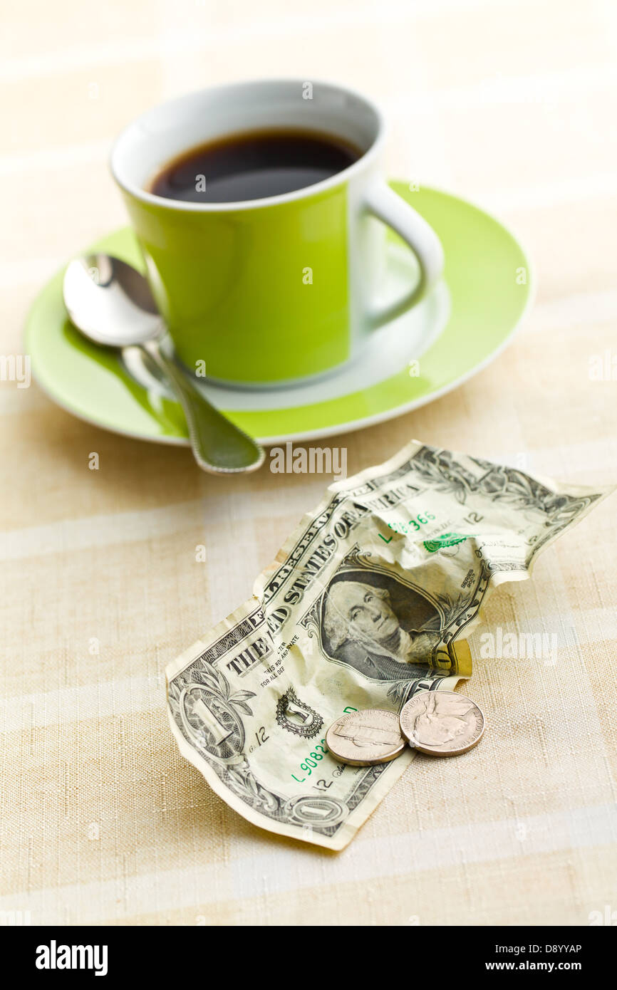 La monnaie américaine et Coffee cup Banque D'Images