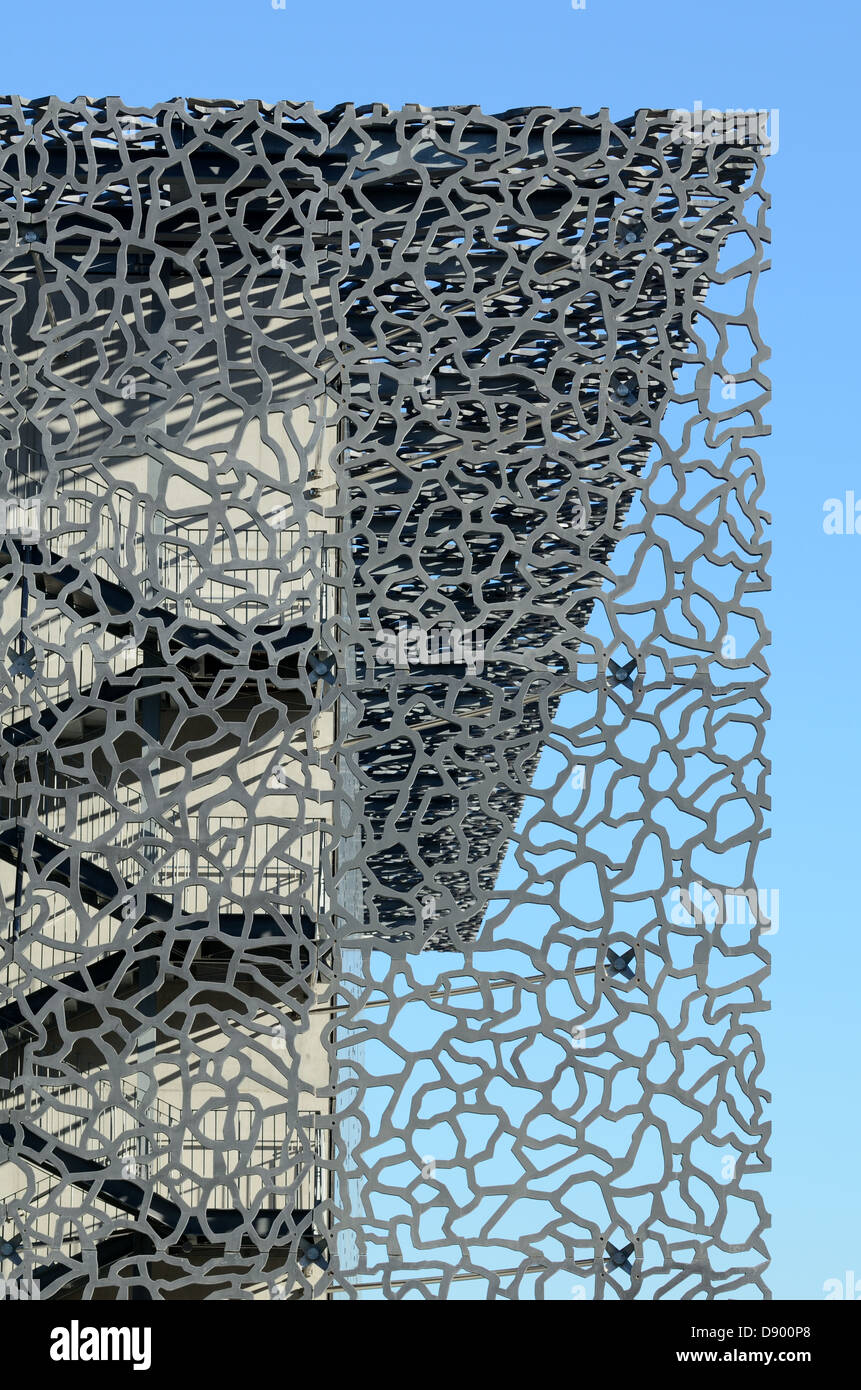 Lattice Sun Screen, Latticwork Screen Ou Brise Soleil & Béton Bardage Du Musée Mucem Par Rudy Ricciotti Marseille Provence France Banque D'Images